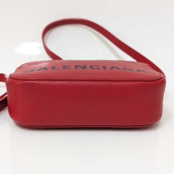 ✨️💎Authentic Balenciaga Red Crossbody Camera Bag - Picture 11 of 15